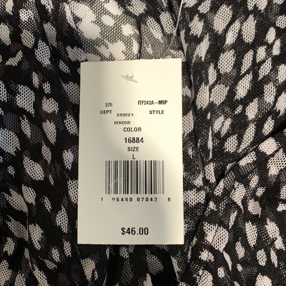 Short Sleeves Ruffle V-Neck Top - Picture 4 of 4